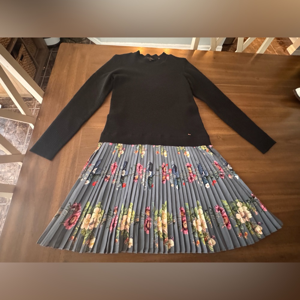 Ted Baker London Floral Pleated Sweater Dress Size 1 Black Long Sleeve (US 4) - Picture 2 of 8